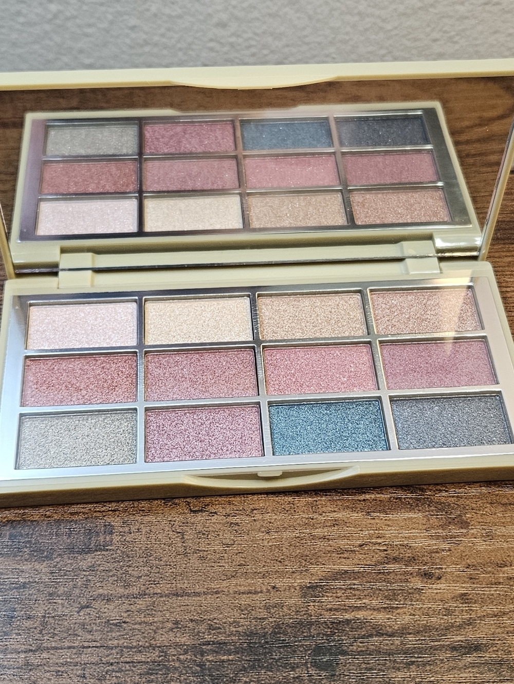 Lash Step Shimmer About You Eyeshadow Palette